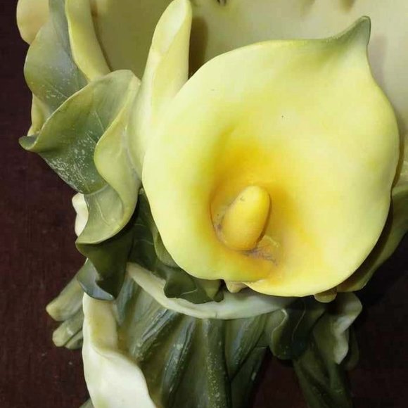 Gorgeous Bunch of Yellow Calla Lilies Flower Sculped Resin Vase/Holder - Picture 11 of 12